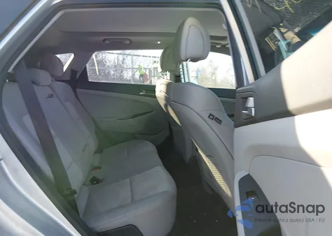 2018 Hyundai Tucson Value z USA, uszkodzony, nr VIN KM8J3CA21JU748131